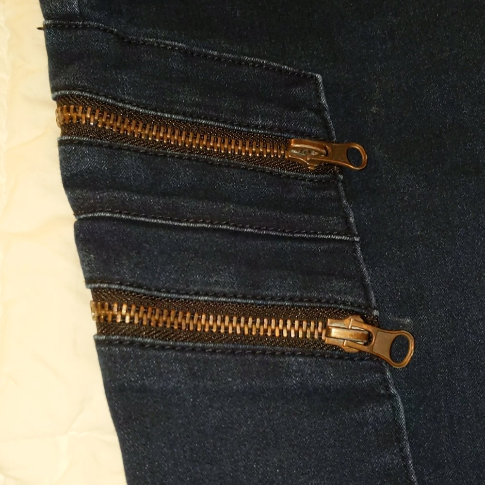 Jeans - Picture 2 of 3